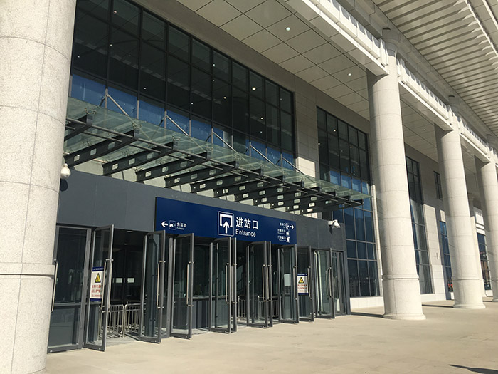 全國、省市政協(xié)委員體驗蘭渝鐵路、視察階州廣場