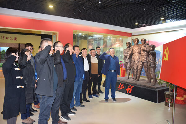 市龍江集團開展“不忘初心、牢記使命”主題黨日活動