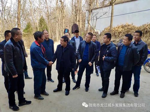 市龍江集團在文縣橋頭鎮(zhèn)安子坡村開展“解難題、辦實事、送溫暖”活動