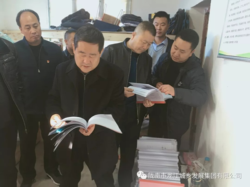 市龍江集團在文縣橋頭鎮(zhèn)安子坡村開展“解難題、辦實事、送溫暖”活動